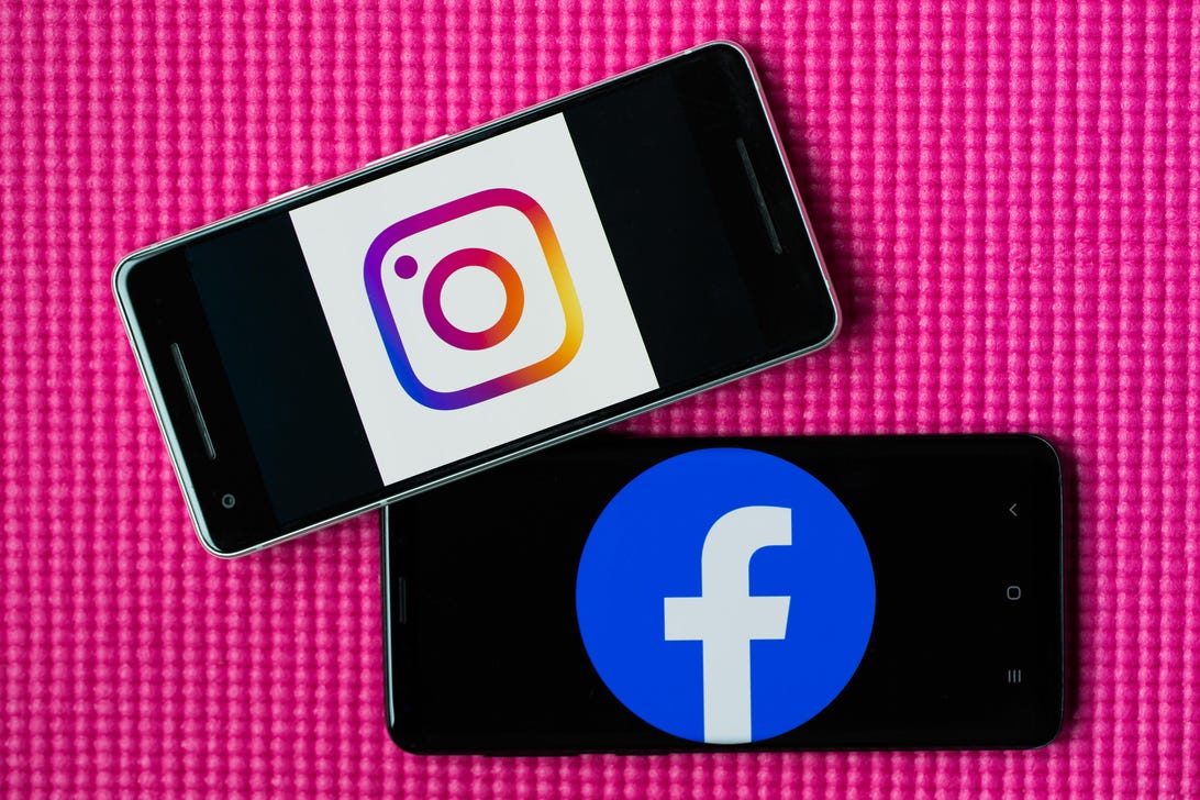  facebook-instagram-logos-phones-4