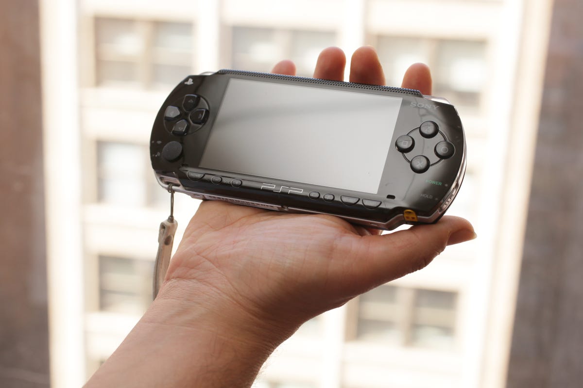 Ultra 4pda. PSP гаджет. PSP С двумя джойстиками. ПСП 2014. Sony PLAYSTATION Portable с двумя джойстиками.