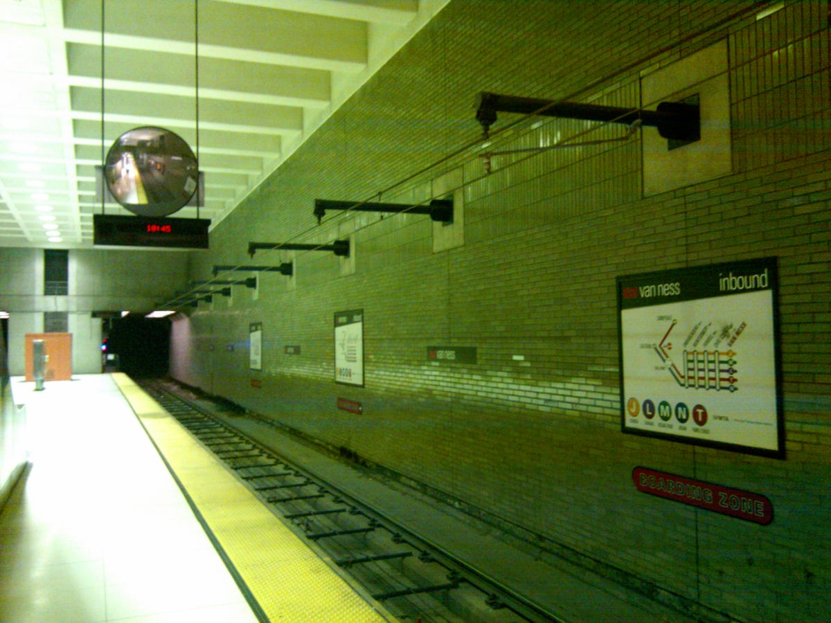Interior_subway.jpg
