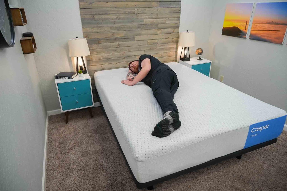 casper-dream-hybrid-mattress-side-sleeper-op-2