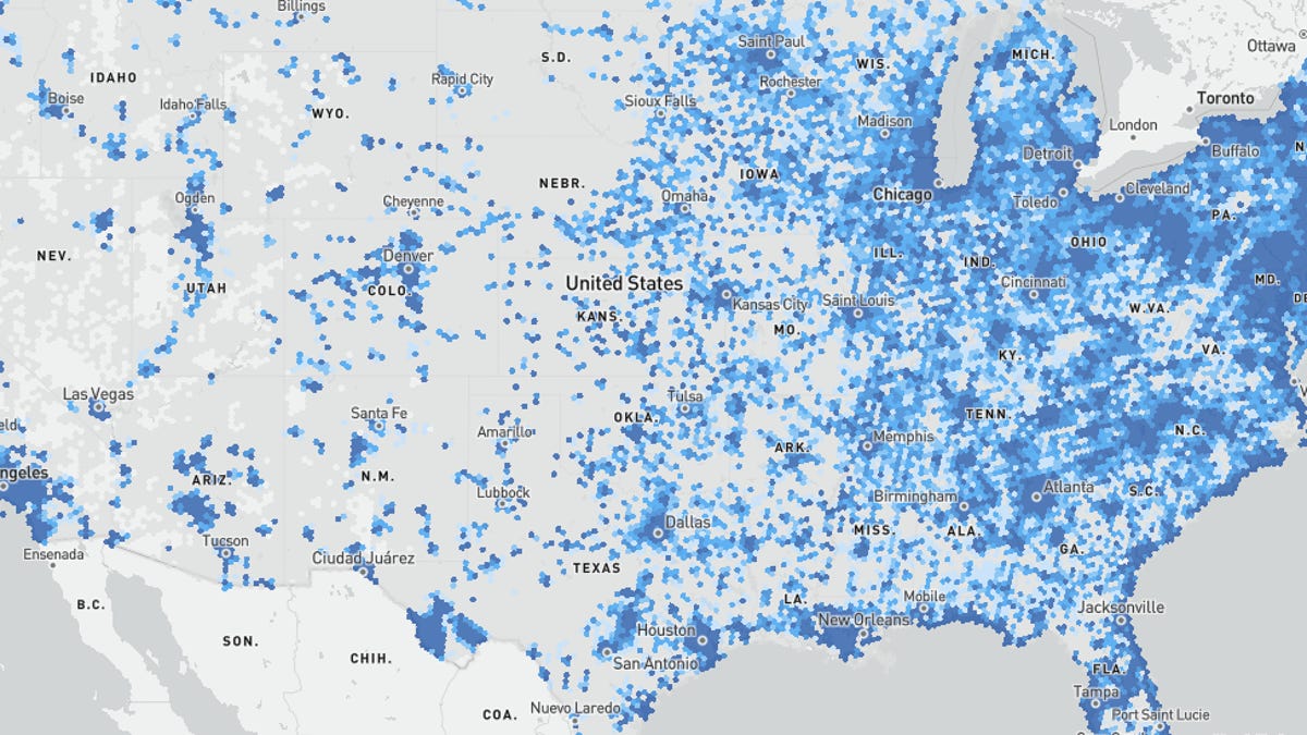 Map of US with blue dots representing broadband coverage