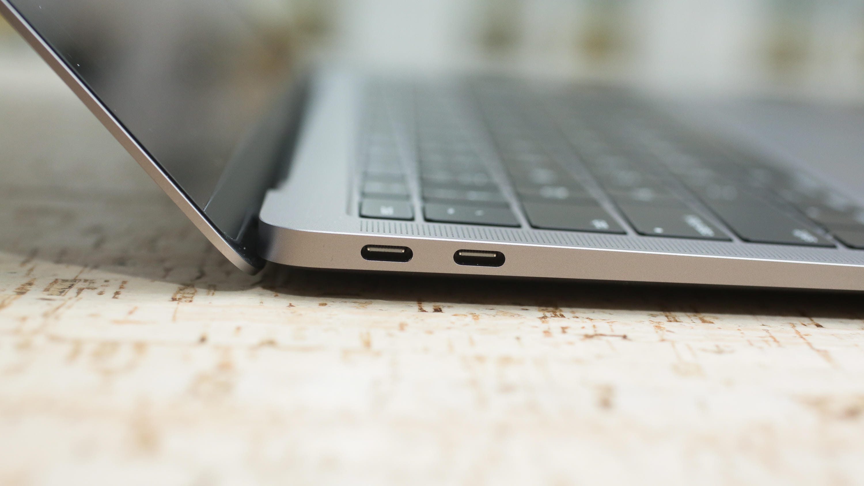 Yoghurt Hou op Kreek How MacBook Air showcases the battle between USB-C and Thunderbolt - CNET