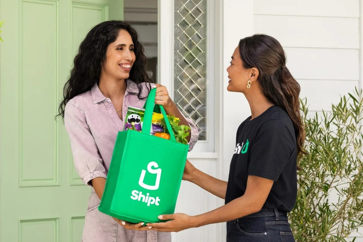 A Shipt shopper delivering a customer their order