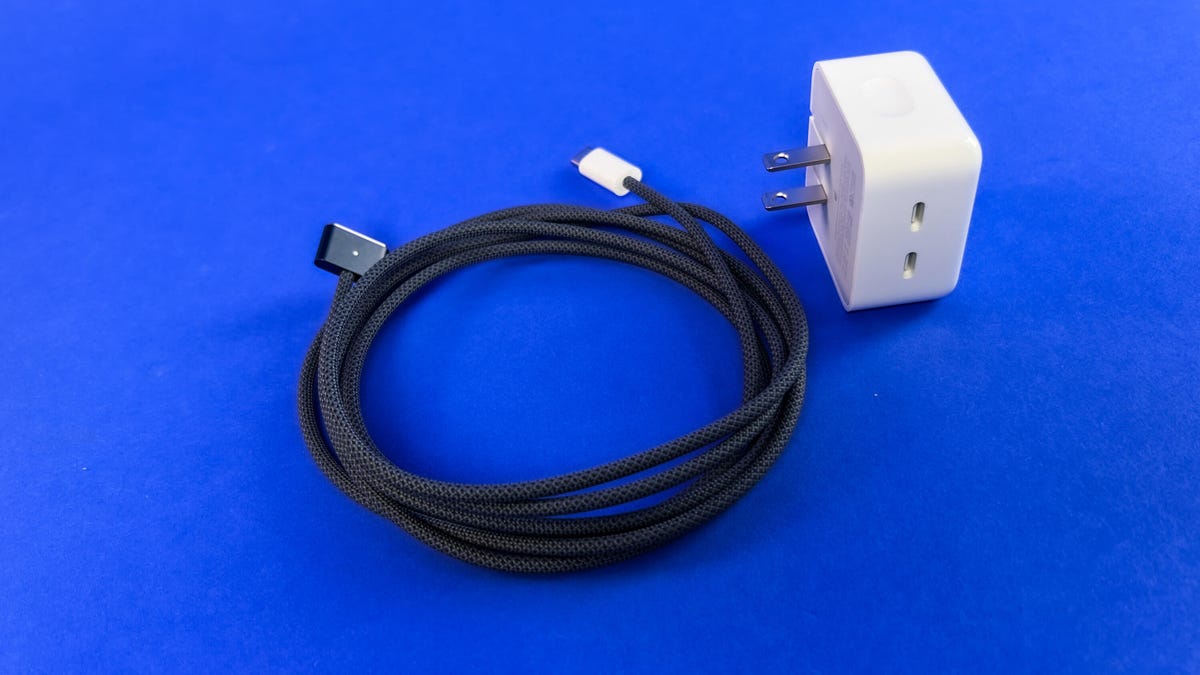 MacBook Air M2 2022 charger and cable