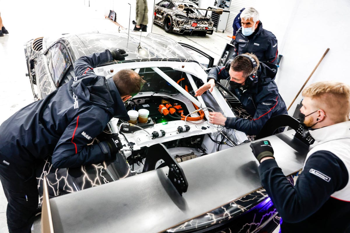2022 Porsche GT4 ePerformance