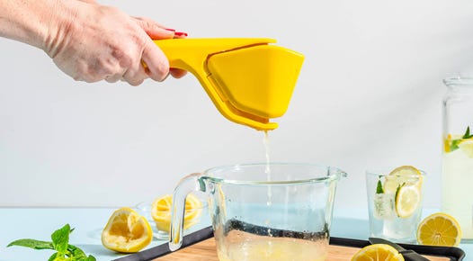 fluicer juicing lemon into bowl