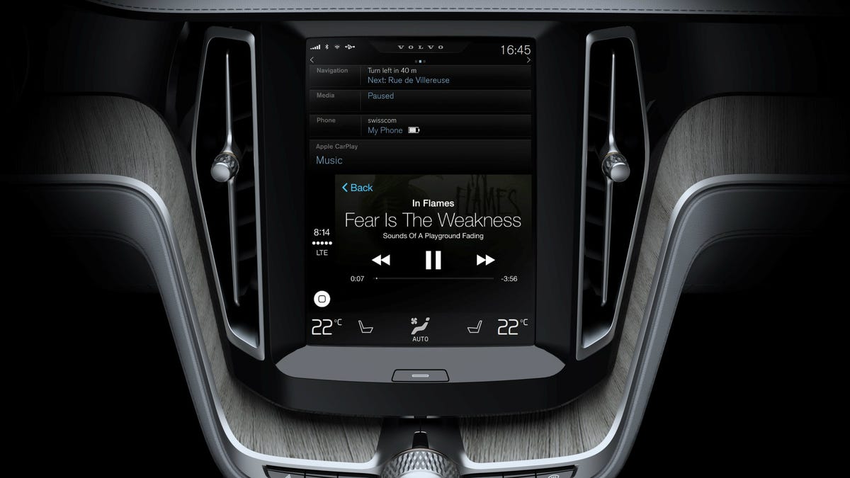 Apple CarPlay in Volvo dashboard
