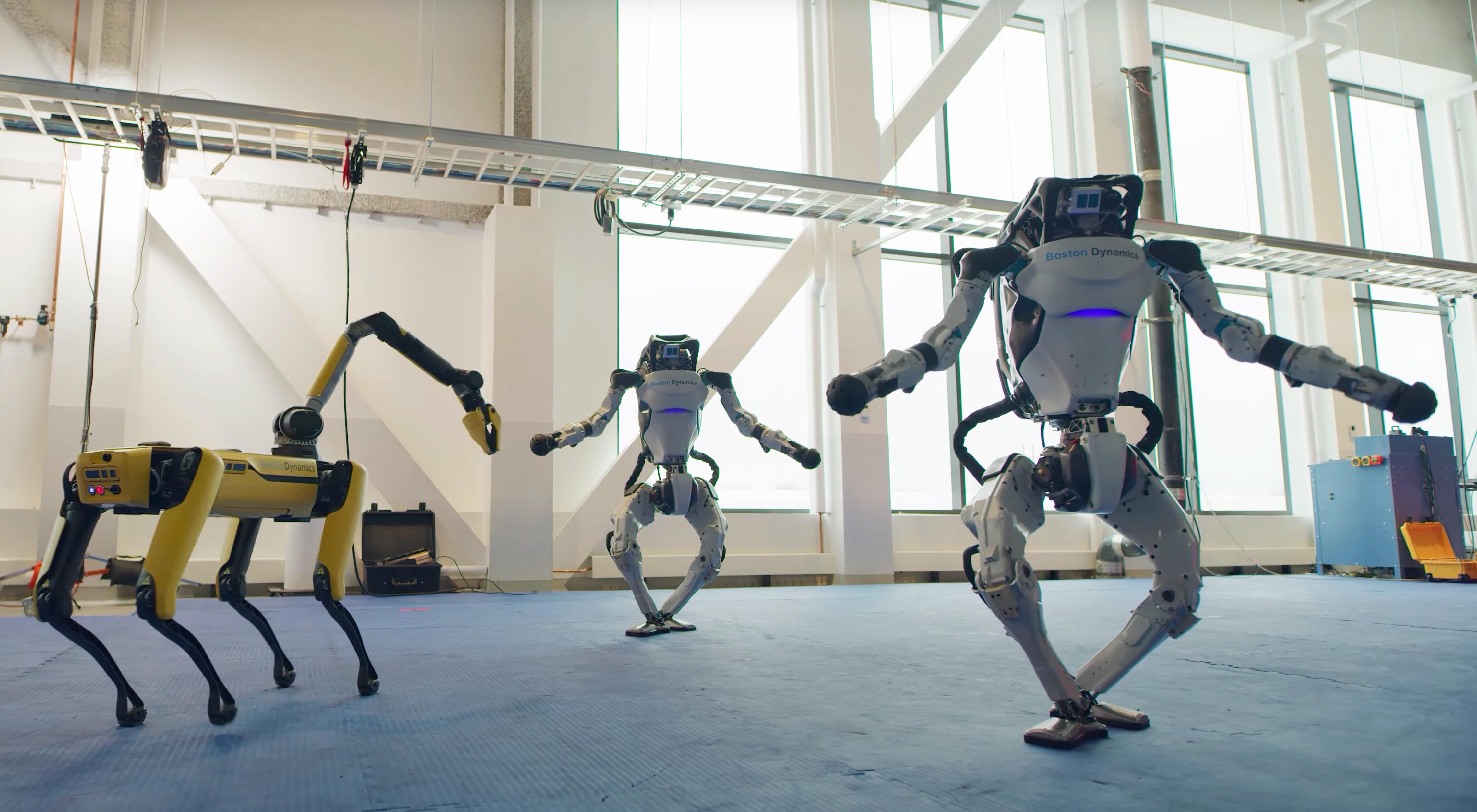 Танец роботов на играх будущего. Робот Бостон Динамикс. Атлас робот Boston Dynamics. Робототехника Бостон Динамикс. Роботы Бостон Динамикс танцуют.