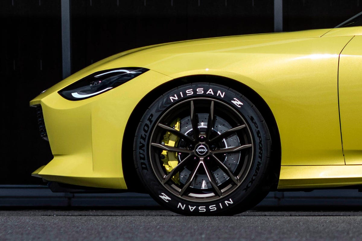 Nissan Z Proto - front wheels and nose