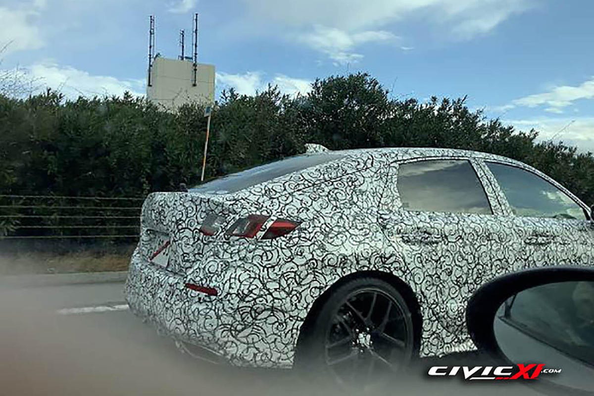 2022 Honda Civic hatchback spy shot