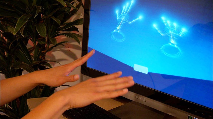 After delays, Leap Motion gesture controllers start shipping