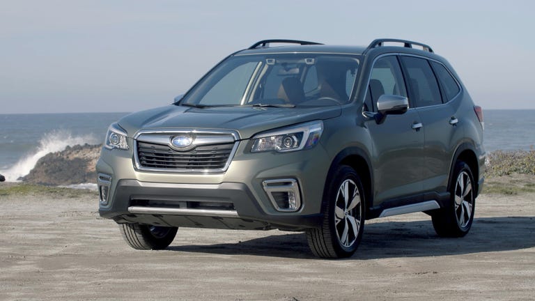 rs-review-2019-subaru-forester-holdingstill