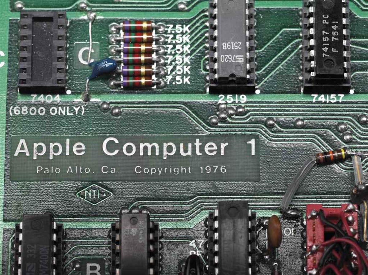 a-working-apple-1-personal-computer-palo-alto-1976-d6082916-003g