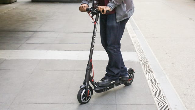 16-swagtron-swagger-5-electric-folding-scooter