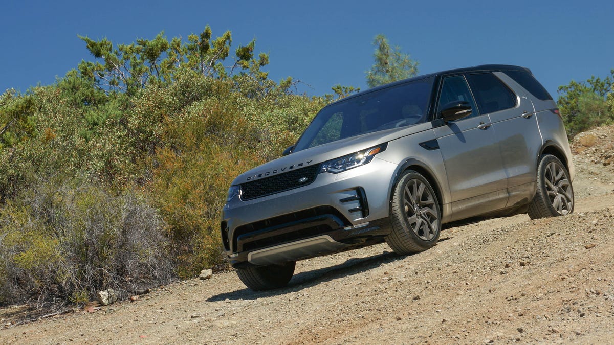 auxiliary Restrict Large universe 2017 Land Rover Discovery Review: Tackles any terrain, even pavement - CNET