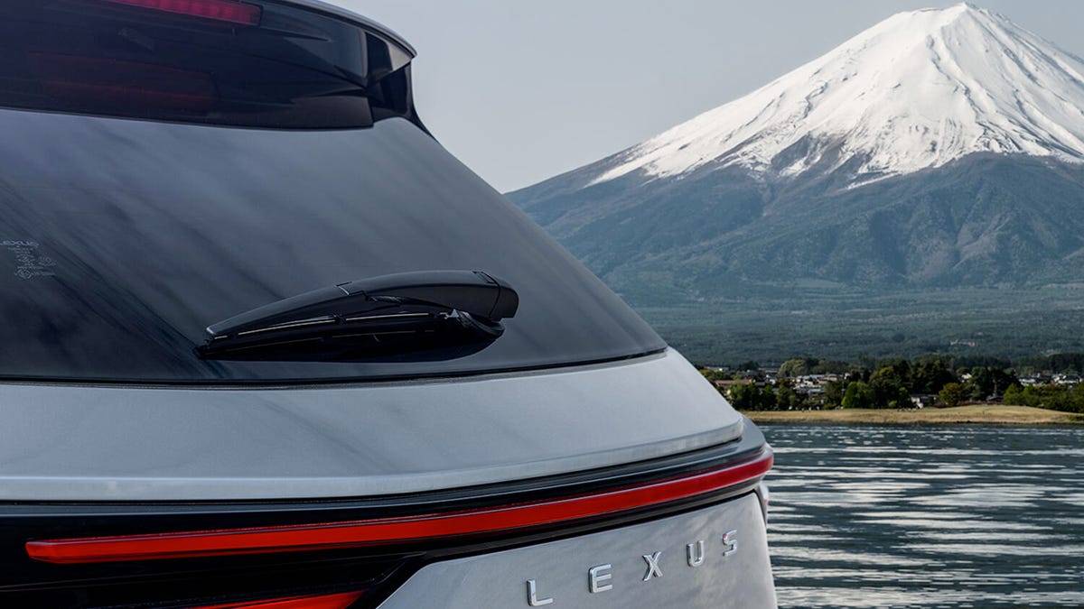 Lexus NX teaser