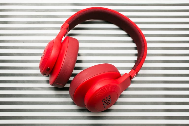 Huddle straf Avl JBL E55BT hands-on: These 'value' over-ear Bluetooth headphones deliver on  performance, comfort - CNET