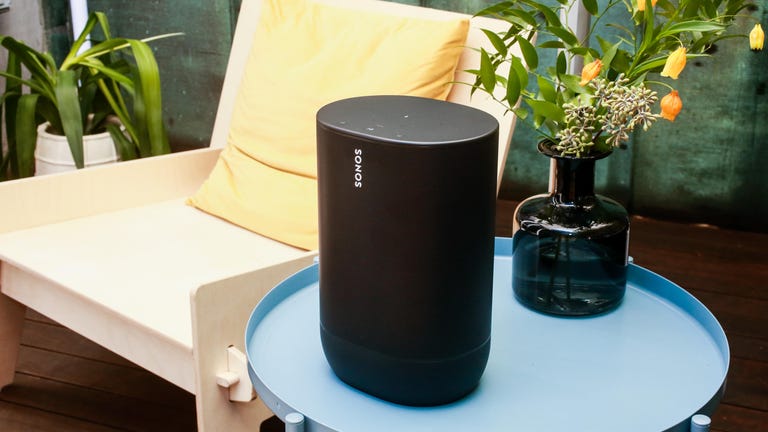 forlænge molekyle Jeg regner med Sonos Move review: Hefty portable speaker brings big Sonos sound to the  outdoors - CNET