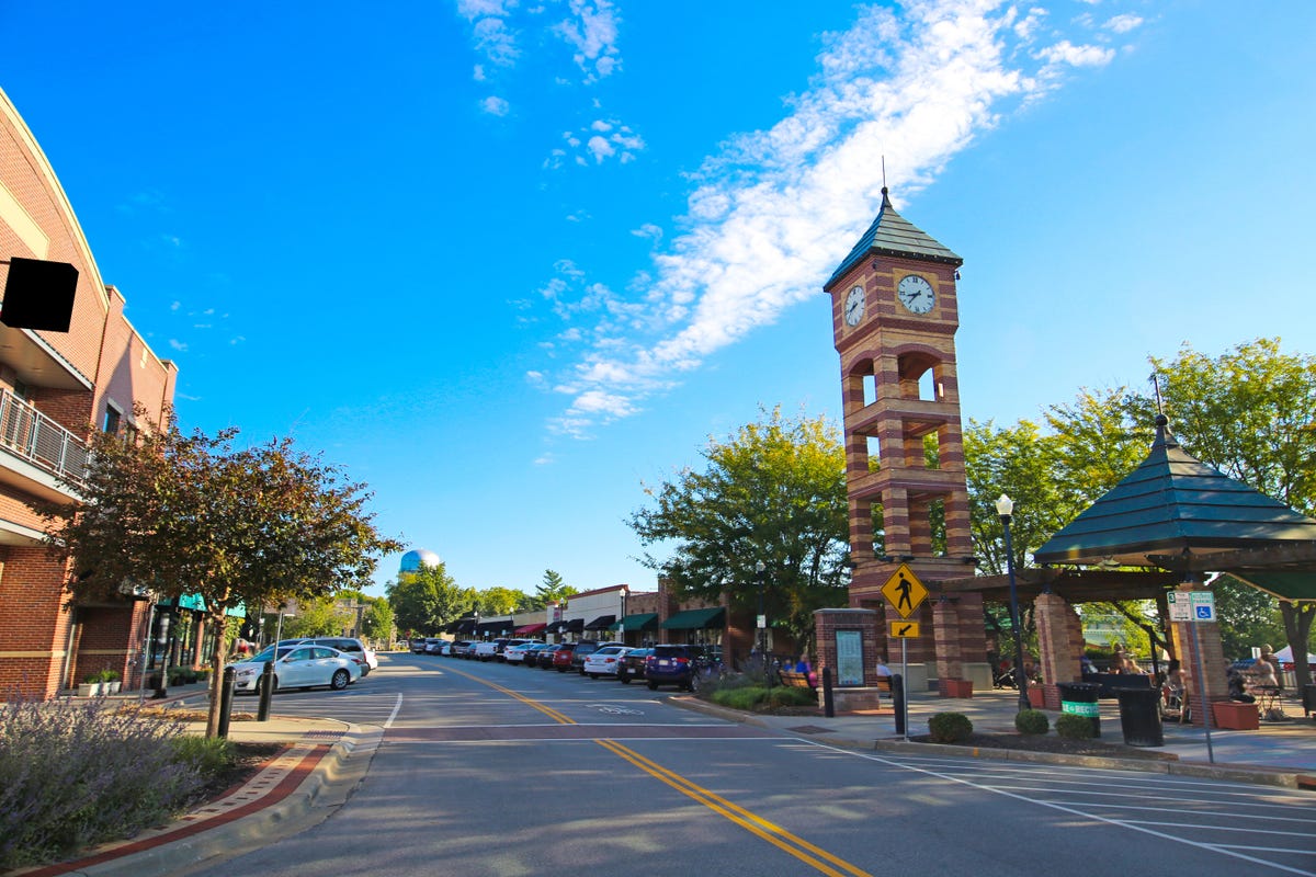 Clock tower and street in Overland Park, Kansas.