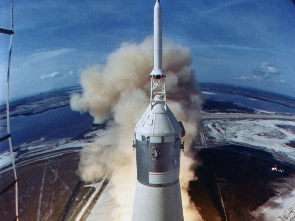 Apollo_11_liftoff.jpg