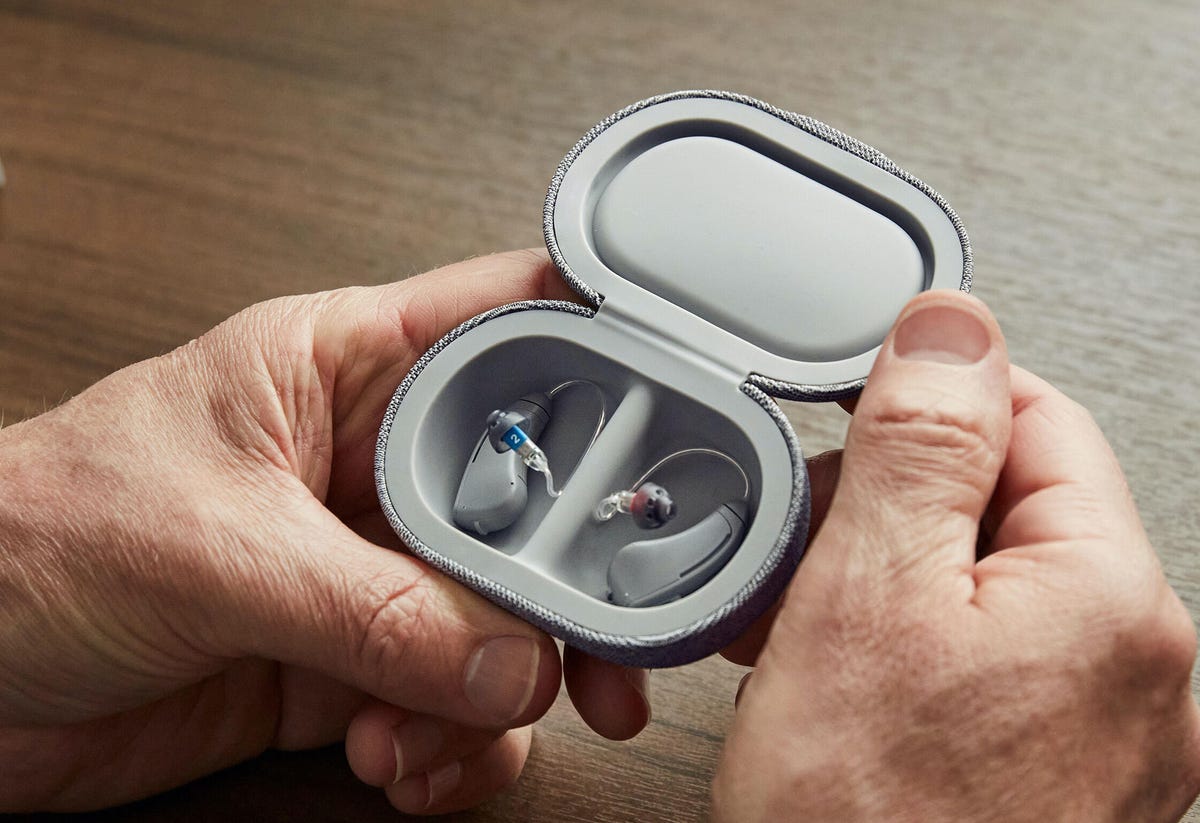bose-soundcontrol-hearing-aids-in-case