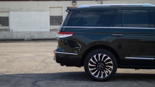 2022 Lincoln Navigator rear clip detail from side
