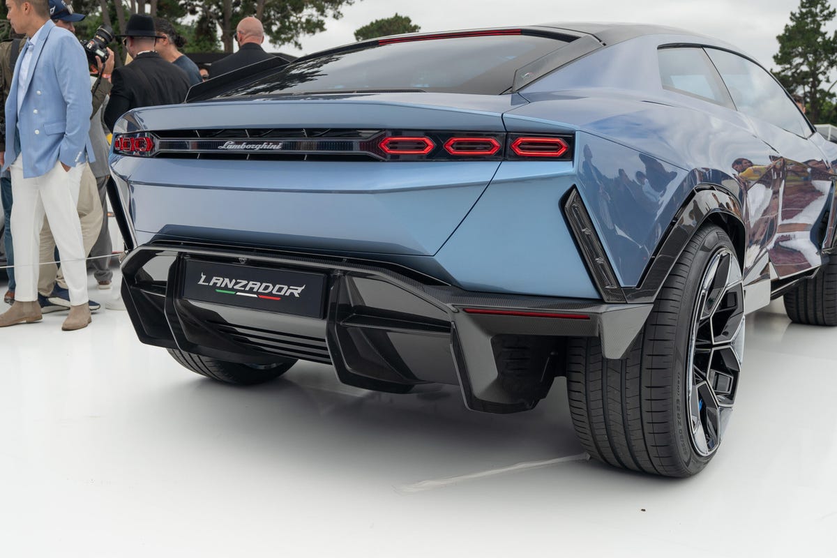 Lamborghini Lanzador concept debut