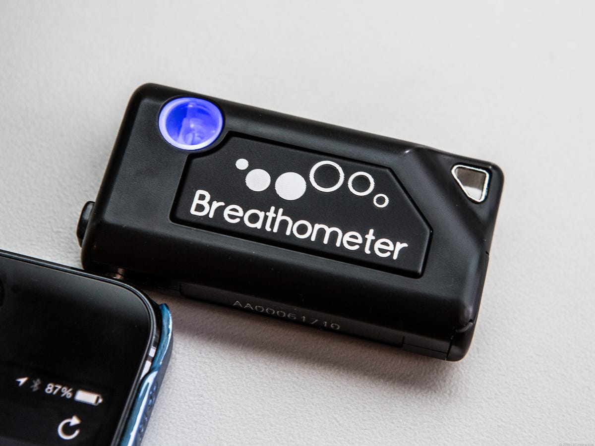 Breathometer_A01_Smartphone_Breathalyzer_35834991-8920-007.jpg