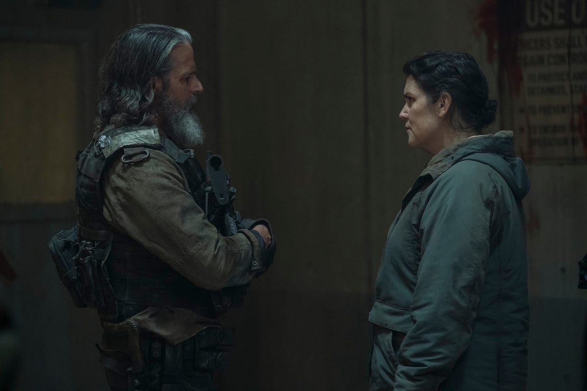 Perry and Kathleen talk in a dark corridor in The Last of Us