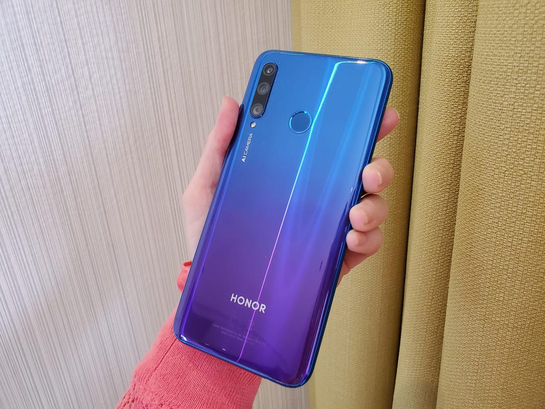 Honor 20 Lite has a 32-megapixel selfie camera and sells for £249. We go hands-on