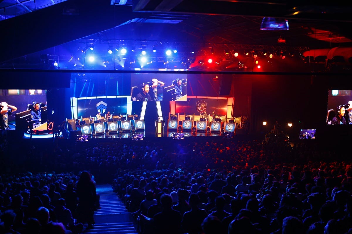 League of Legends e-sport crowd at OPL Grand Final
