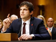 <p>Ashton Kutcher appears to be&nbsp;on Travis Kalanick's side.</p>