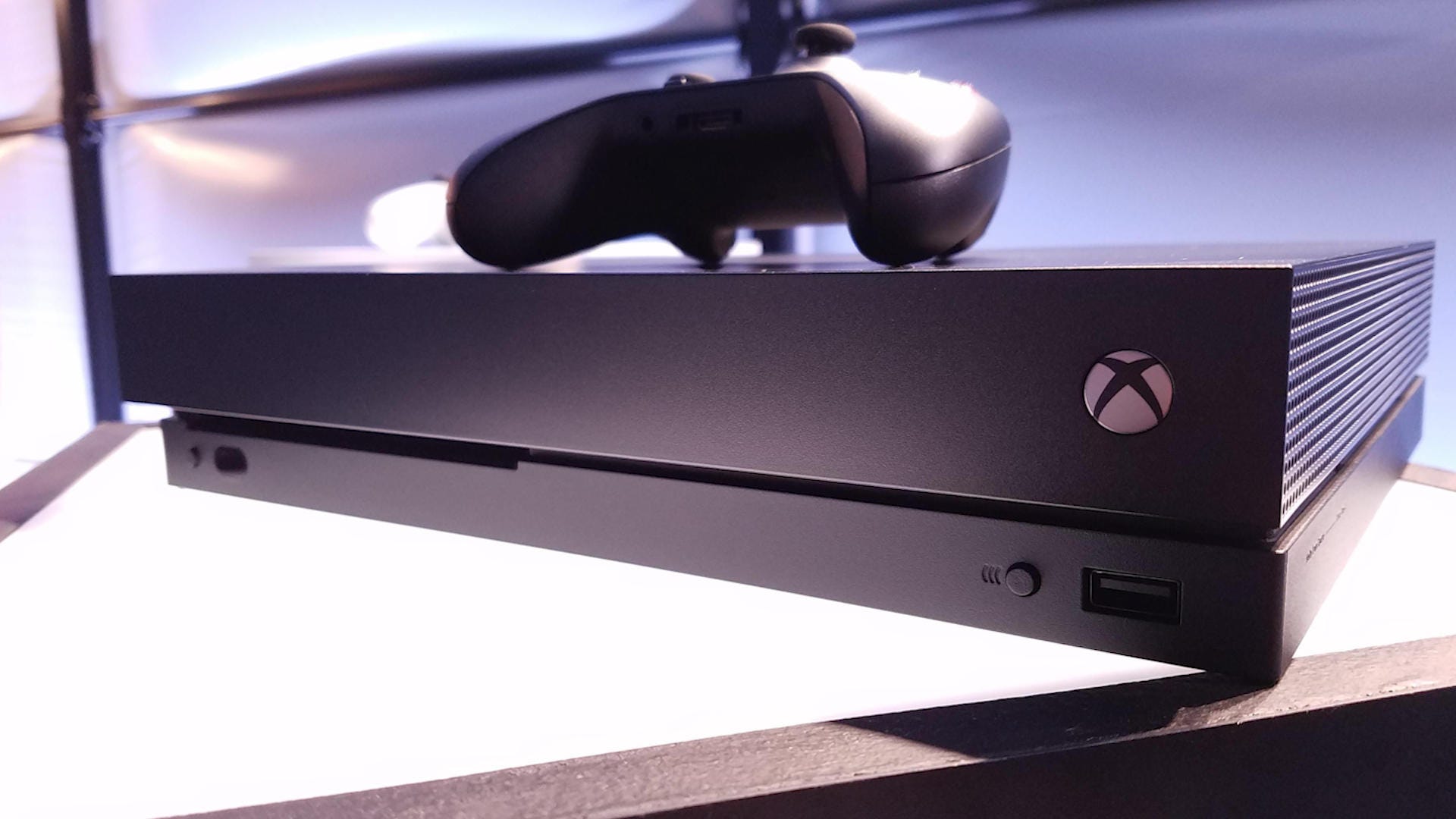 Here's our first up-close encounter with the Xbox One X - Video - CNET