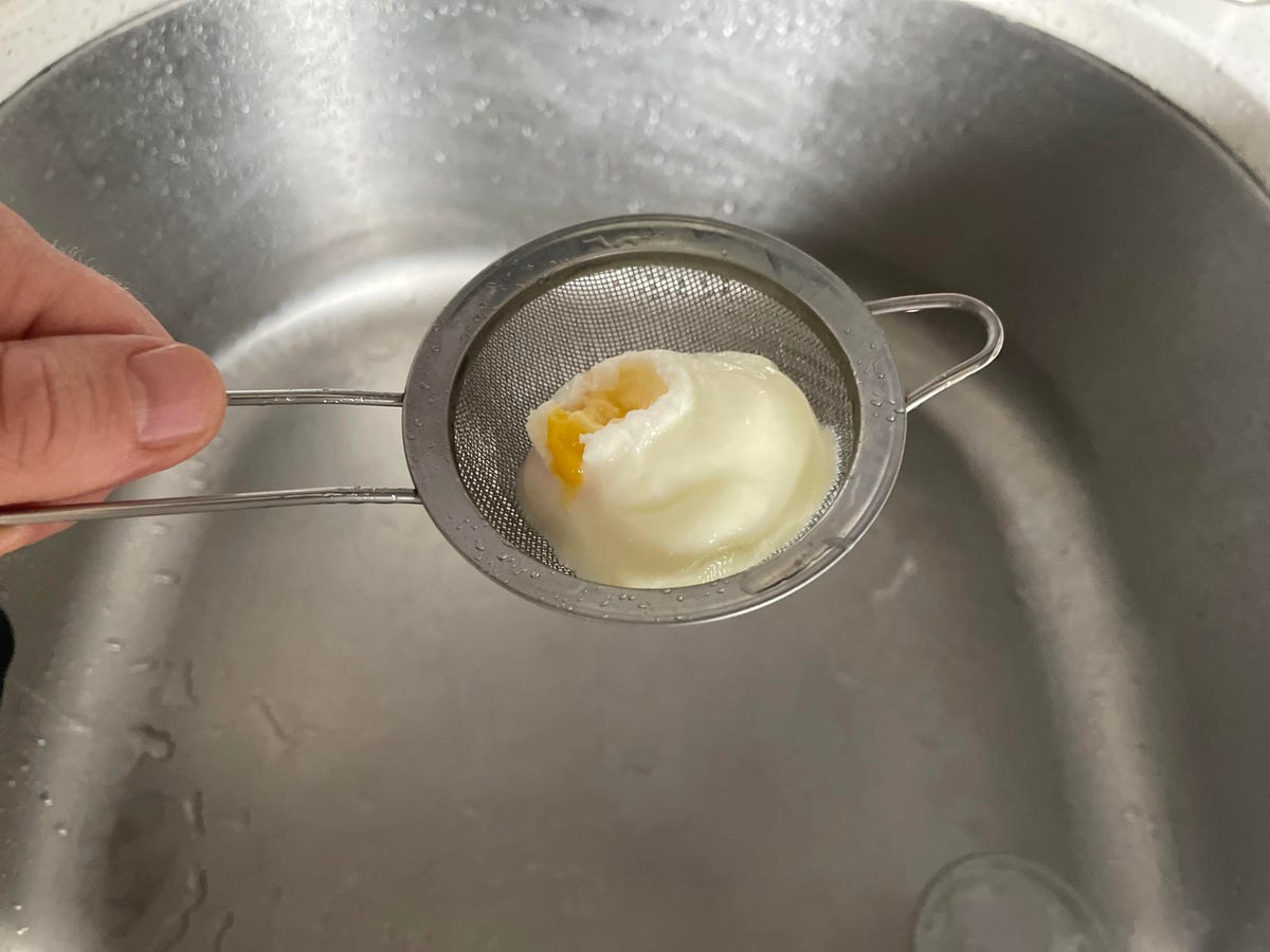 huevo en colador