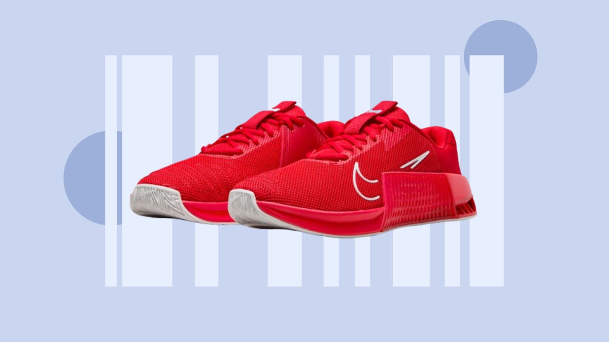 A pair of Nike Metcon 9 men's workout shoes are displayed against a periwinkle-gray background.