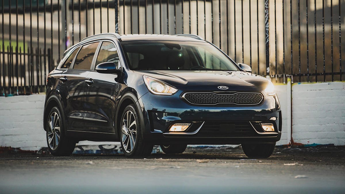 2019 Kia Niro review: A frugal and functional hybrid crossover - CNET