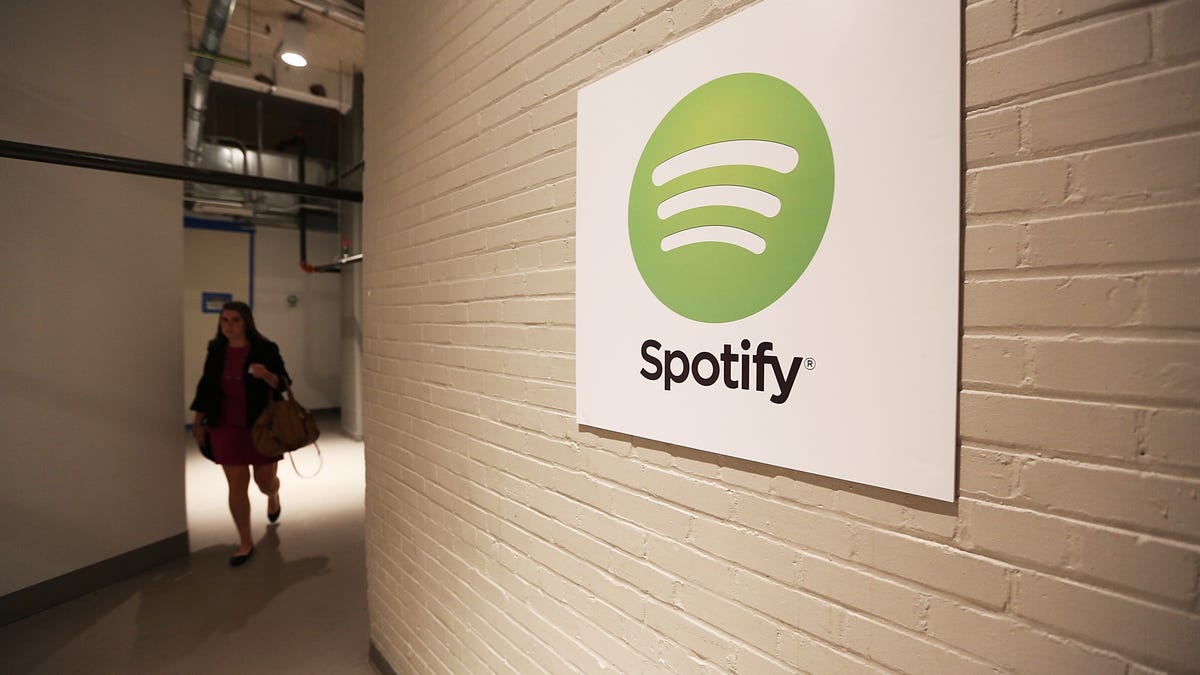 Spotify is reportedly in talks to acquire rival music-streaming service SoundCloud in a deal that could be worth $1 billion.