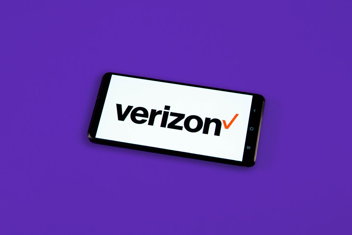 Verizon logo on the screen of a mobile phone