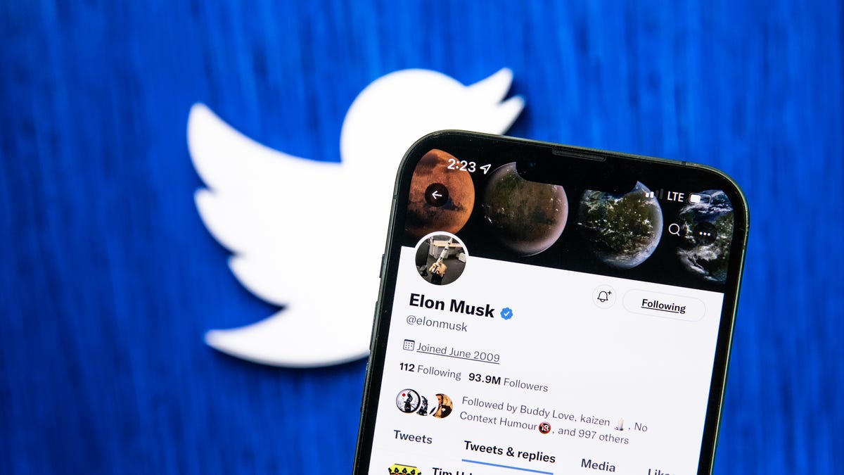 Elon Musk's Twitter account on a mobile phone