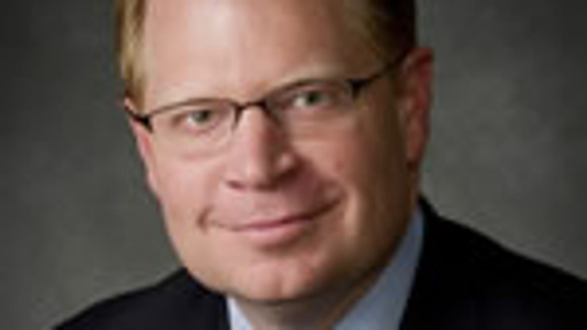 John Hinshaw will join HP as a new Executive VP to oversee IT and other business areas.
