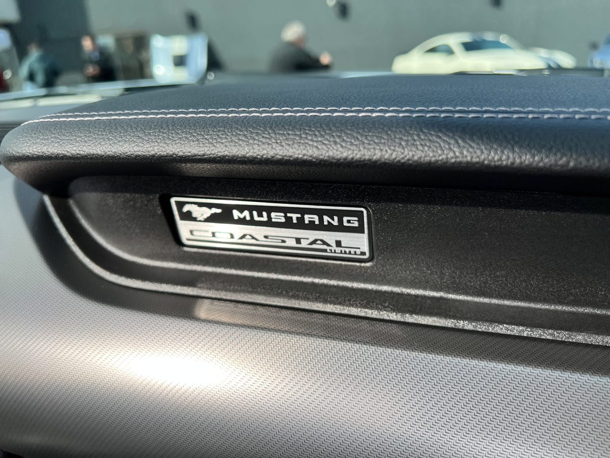 2022 Ford Mustang: Shelby GT500 Heritage and Coastal Editions