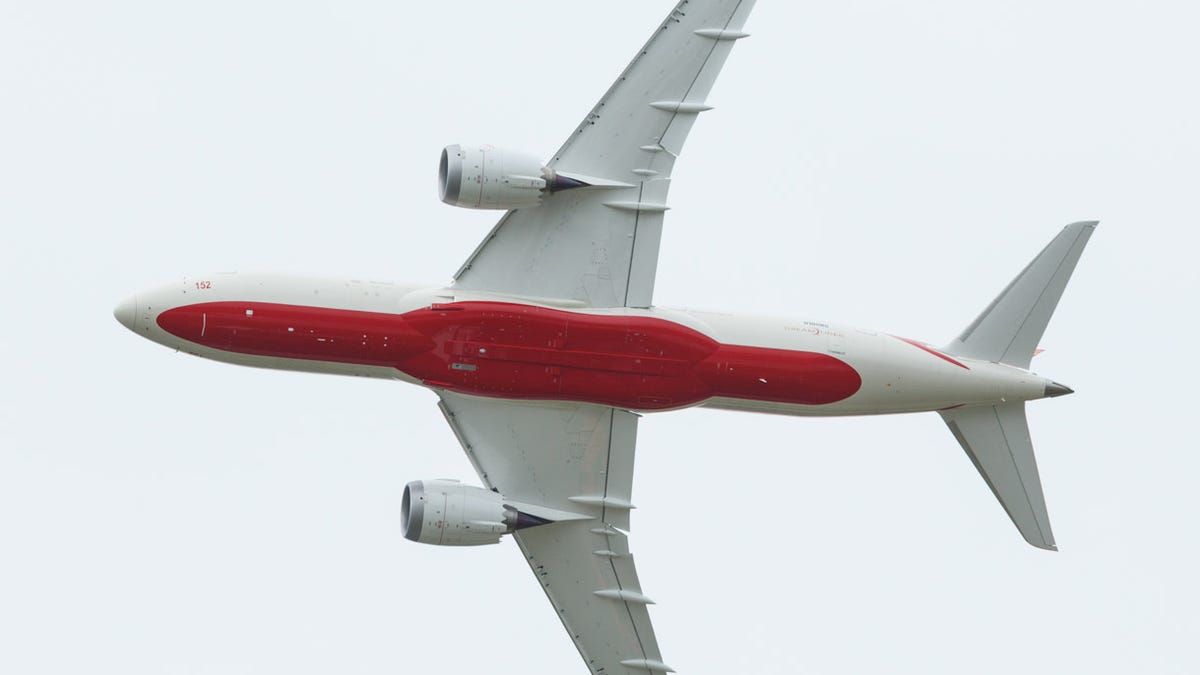 Spectators got a good view of the underside of the Boeing 787 Dreamliner as it flies over the Paris Air Show.