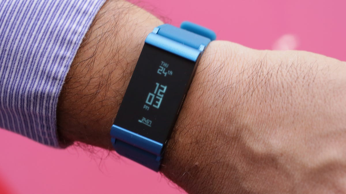 Withings Pulse O2 review: Fitness band plus heart rate monitor checks blood  oxygen, too - CNET