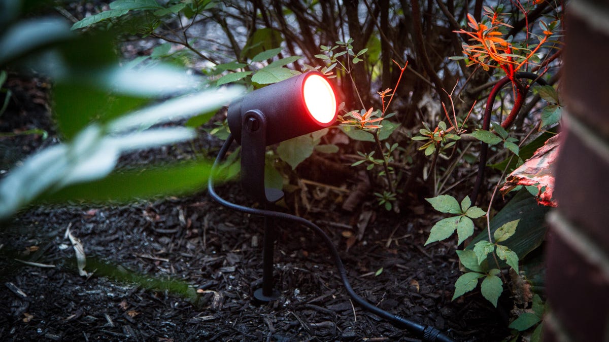 philips-hue-outdoor-lily-spot