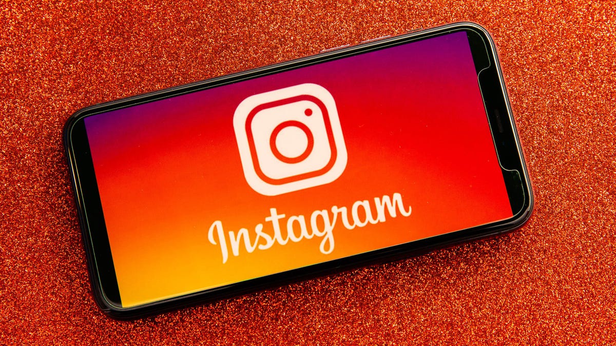 007-instagram-app-logo-on-phone-2021