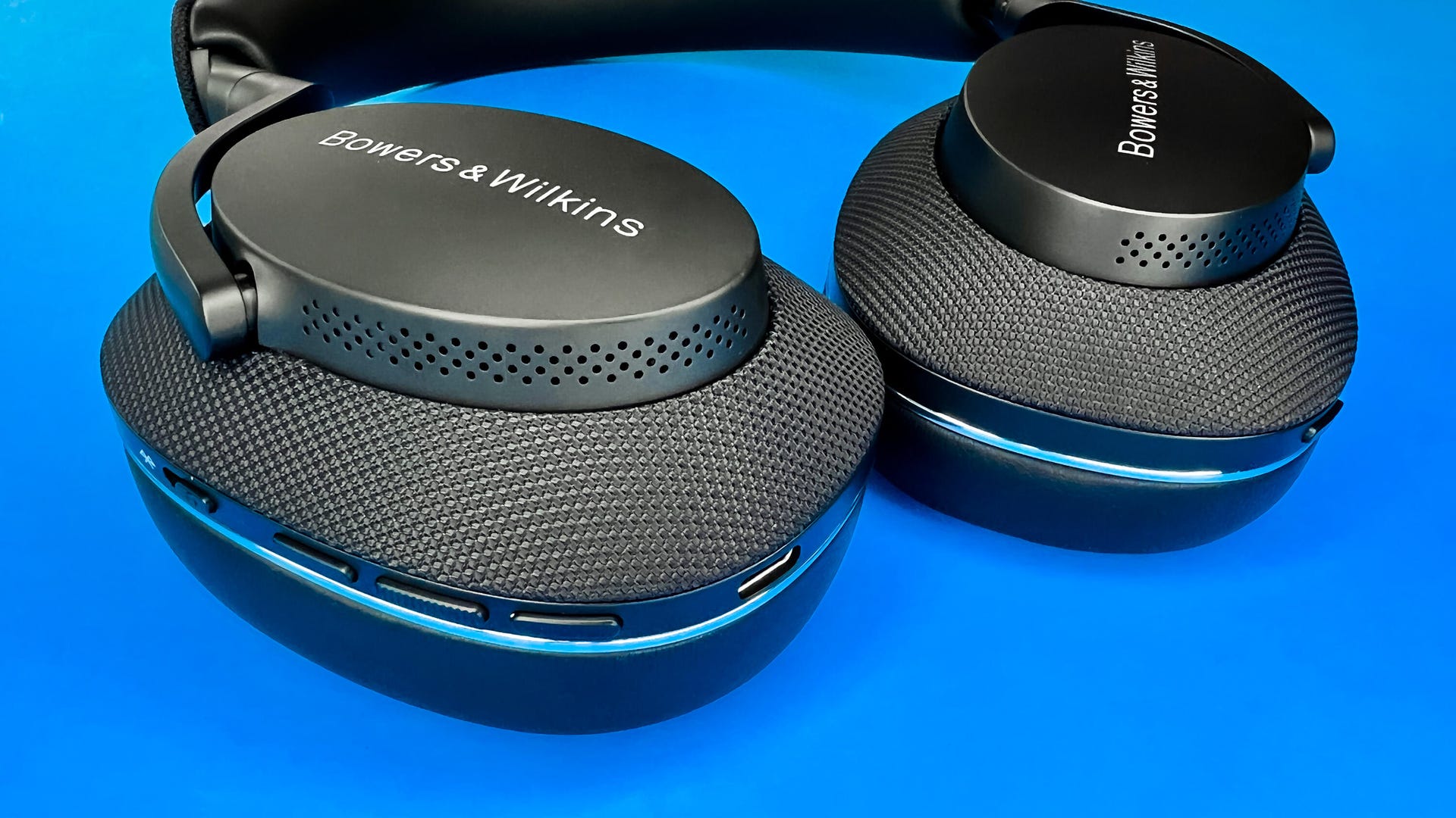 The Bowers & Wilkins PX7 S2 headphones' control buttons