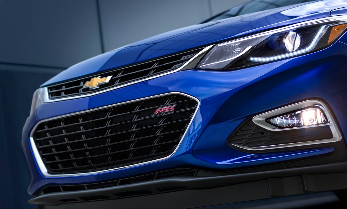 2016 Chevrolet Cruze looks good in blue (pictures) - CNET