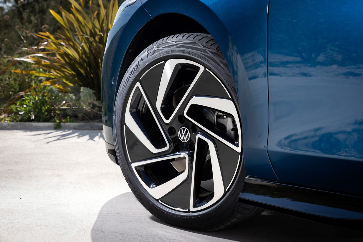 New ID 7 Is VW's Largest, Longest-Range EV Yet - CNET