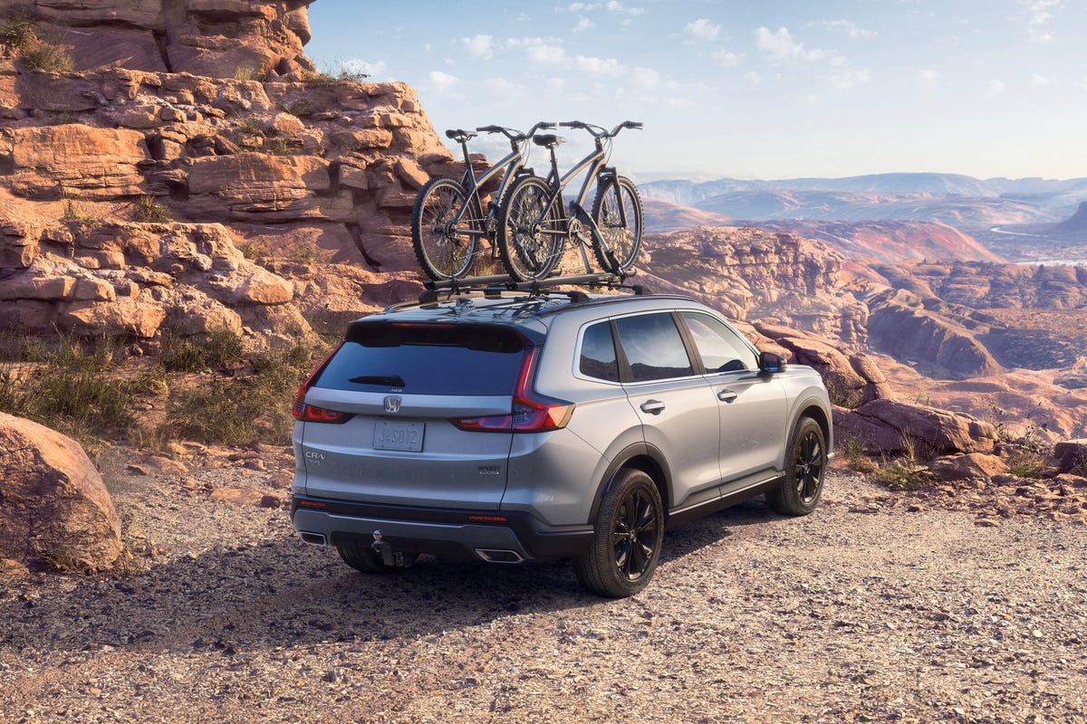 2023 Honda CR-V with bikes on the roof