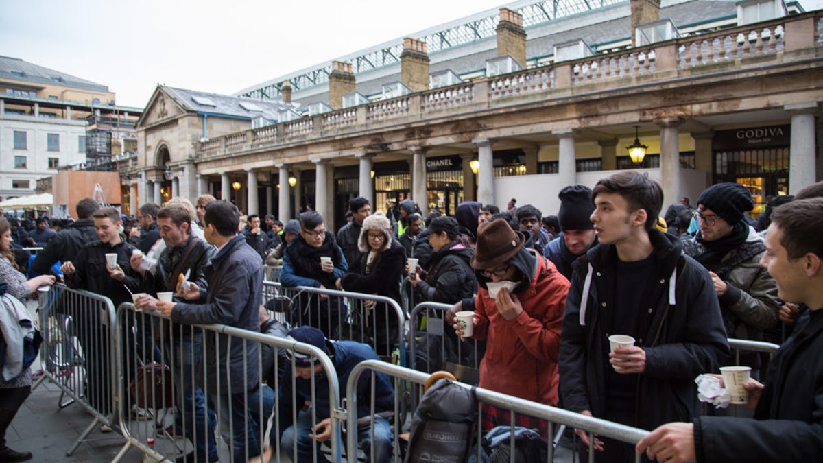 Thirsty queuers outside Apple's flagship London store in Covent Garden enjoy complimentary coffees.